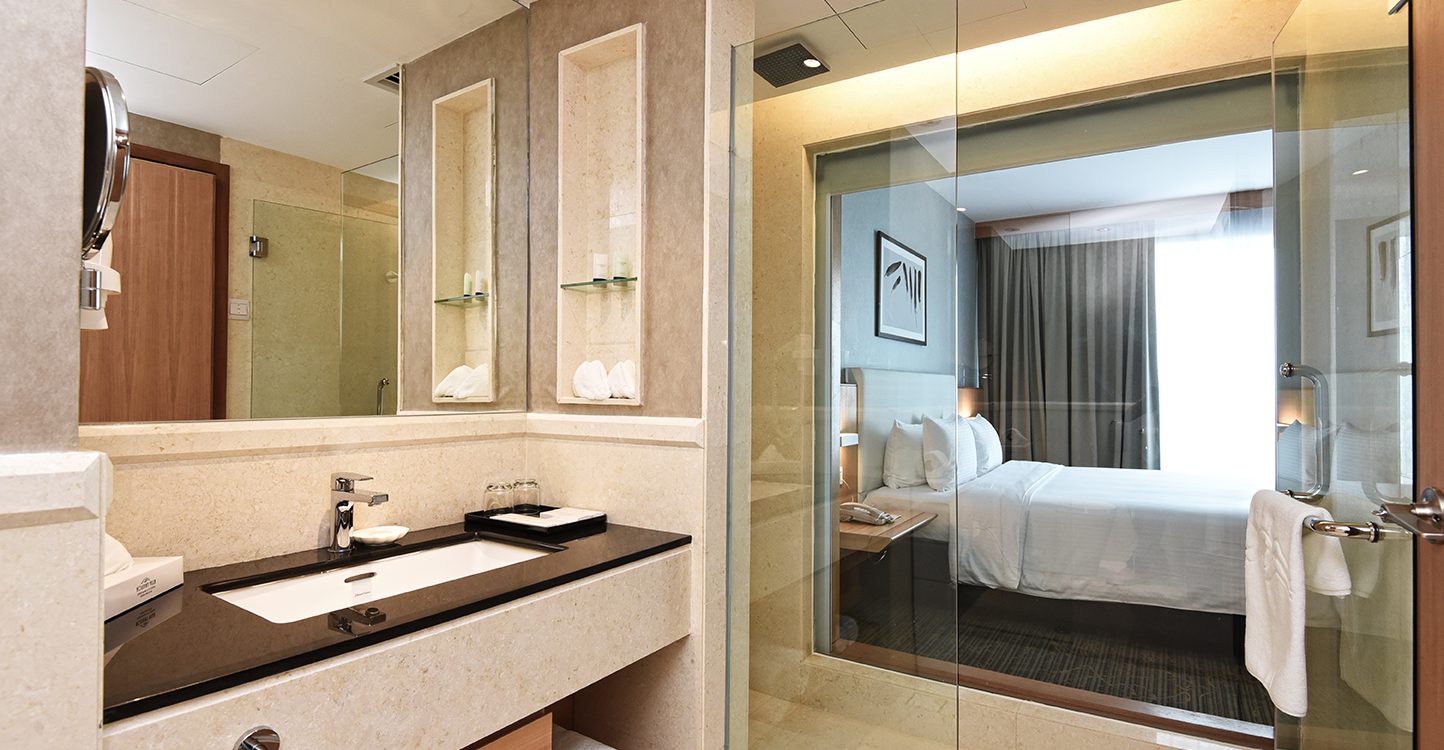 Holiday Villa Hotel Bathroom KingRoom SG Taxi to Johor Bahru